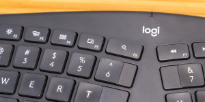 Beitragsbild des Blogbeitrags Warum eine ergonomische Tastatur zum Bloggen so wichtig ist 