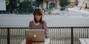 Beitragsbild des Blogbeitrags Mit einem Onlineshop Geld verdienen 