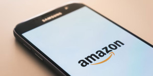 Beitragsbild des Blogbeitrags Geld mit Amazon verdienen 