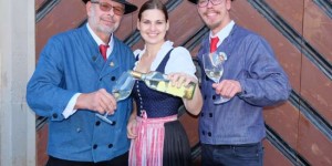 Beitragsbild des Blogbeitrags Hiataeinzug in Perchtoldsdorf: Weinhauer feiern Erntedank