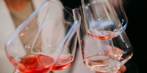 Beitragsbild des Blogbeitrags Internationales Roséweinfestival Steiermark 2024 