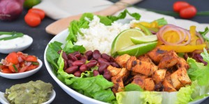 Beitragsbild des Blogbeitrags Rezept: Schnelle Burrito-Bowl mit Salat