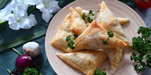 Beitragsbild des Blogbeitrags Rezept: Gesunde und vegane Samosas 