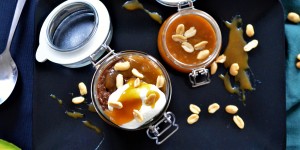 Beitragsbild des Blogbeitrags Rezept: Gesunder Avocado-Schokoladenpudding mit Karamellsoße 