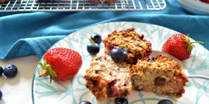 Beitragsbild des Blogbeitrags Rezept: Gesunde Erdbeer-Bananen Frühstücksmuffins 