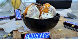 Beitragsbild des Blogbeitrags Rezept: Vegane Snickers-Eiscreme
