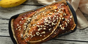 Beitragsbild des Blogbeitrags Rezept: Gesundes Bananenbrot mit Honig und Haferflocken