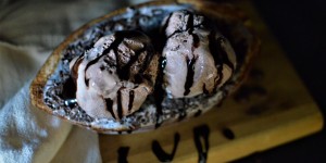 Beitragsbild des Blogbeitrags Rezept: Leichtes und gesundes Schokoladeneis