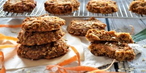 Beitragsbild des Blogbeitrags Rezept: Vollwertige Carrot-Cake Frühstückskekse 