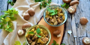 Beitragsbild des Blogbeitrags Rezept: Gesunde Pasta mit Hähnchen und Pilzen 
