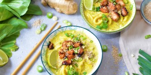 Beitragsbild des Blogbeitrags Rezept: Veganes Kokosnuss-Curry-Ramen