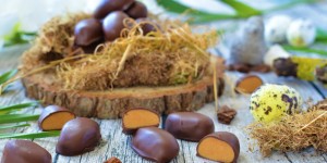 Beitragsbild des Blogbeitrags Rezept: Selbstgemachte Schokoladen-Erdnussbutter-Eier 