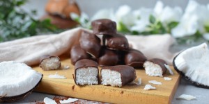 Beitragsbild des Blogbeitrags Rezept: Gesunde Schoko-Kokosnussriegel