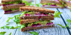 Beitragsbild des Blogbeitrags Rezept: Vollwertige Rote-Beete-Sandwiches 