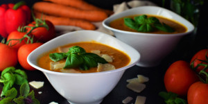 Beitragsbild des Blogbeitrags Rezept: Frische Tomaten-Basilikum-Suppe