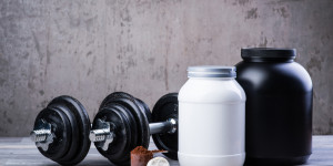 Beitragsbild des Blogbeitrags Supplements: Proteinpulver – welche Arten gibt es und wofür nutzt man sie?