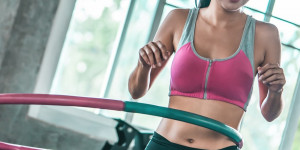 Beitragsbild des Blogbeitrags Fitness: Zurück in die 80er – Hula Hoop Workout
