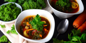 Beitragsbild des Blogbeitrags Rezept: Gesunde Tortellini-Suppe