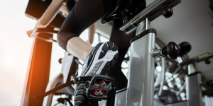 Beitragsbild des Blogbeitrags Fitness: Effektives HIIT-Workout mit dem Indoor-Bike