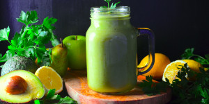 Beitragsbild des Blogbeitrags Rezept: Sommerlicher Petersilien-Smoothie
