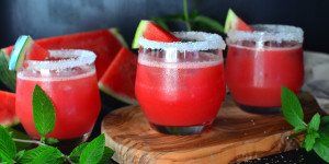 Beitragsbild des Blogbeitrags Rezept: Sommerliche Wassermelonen-Margarita mit nur 3 Zutaten 