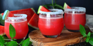 Beitragsbild des Blogbeitrags Rezept: Sommerliche Wassermelonen-Margarita mit nur 3 Zutaten