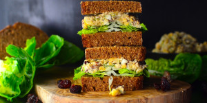 Beitragsbild des Blogbeitrags Rezept: Vegane Cranberry-Kichererbsen-Sandwiches