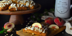 Beitragsbild des Blogbeitrags Rezept: Glutenfreie und vegane Pfirsich-Scones