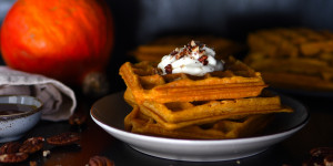 Beitragsbild des Blogbeitrags Rezept: Herbstliche Kürbiswaffeln 