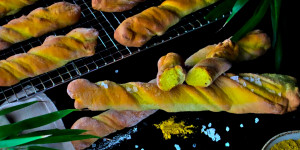 Beitragsbild des Blogbeitrags Rezept: Kurkuma Brotsticks