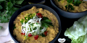 Beitragsbild des Blogbeitrags Rezept: Paleo Cheeseburger-Suppe 