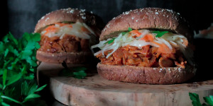 Beitragsbild des Blogbeitrags Rezept: BBQ Jackfruit-Burger 