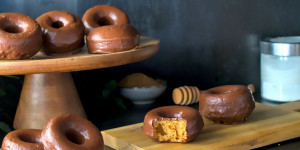 Beitragsbild des Blogbeitrags Rezept: Leichte Schokoladen-Donuts 