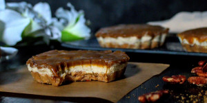 Beitragsbild des Blogbeitrags Rezept: Salted Caramel Cheesecake Tartes