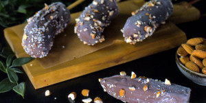 Beitragsbild des Blogbeitrags Rezept: Banana-Pops mit Schokoladenüberzug