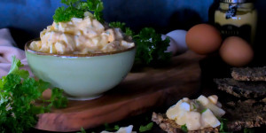 Beitragsbild des Blogbeitrags Rezept: Leichter und gesunder Eiersalat 
