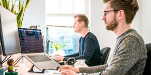 Beitragsbild des Blogbeitrags Gesundheit: Wie man sich im Arbeitsalltag auch ohne Sport mehr bewegt