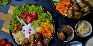 Beitragsbild des Blogbeitrags Rezept: Vegane Falafel-Bowls