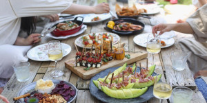 Beitragsbild des Blogbeitrags Ernährung: Gesunde Ideen für einen sommerlichen Grillabend