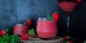 Beitragsbild des Blogbeitrags Rezept: Sommerlicher Erdbeer-Frosé