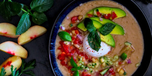 Beitragsbild des Blogbeitrags Rezept: Tomaten-Pfirsich Gazpacho