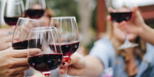 Beitragsbild des Blogbeitrags Ernährung: Hilft Rotwein gegen Herzkrankheiten?