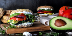 Beitragsbild des Blogbeitrags Rezept: Vegetarisches Frühstückssandwich 