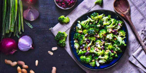Beitragsbild des Blogbeitrags Rezept: Leichter Brokkolisalat mit Cranberries