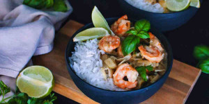 Beitragsbild des Blogbeitrags Rezept: Grünes Curry mit Garnelen