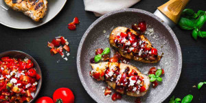 Beitragsbild des Blogbeitrags Rezept: Einfaches Bruschetta-Hähnchen
