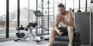 Beitragsbild des Blogbeitrags Training: Der letzte Schliff – Mountain Climbers und andere schnell verbrennende Workout-Finisher