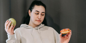 Beitragsbild des Blogbeitrags Abnehmen: Wie “verbotene Früchte” unsere Diät beeinflussen