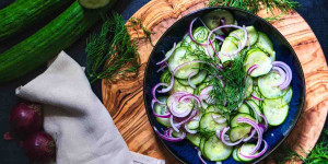 Beitragsbild des Blogbeitrags Rezept: Einfacher Gurkensalat