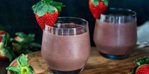 Beitragsbild des Blogbeitrags Rezept: Schokoladen-Erdbeer Smoothie 